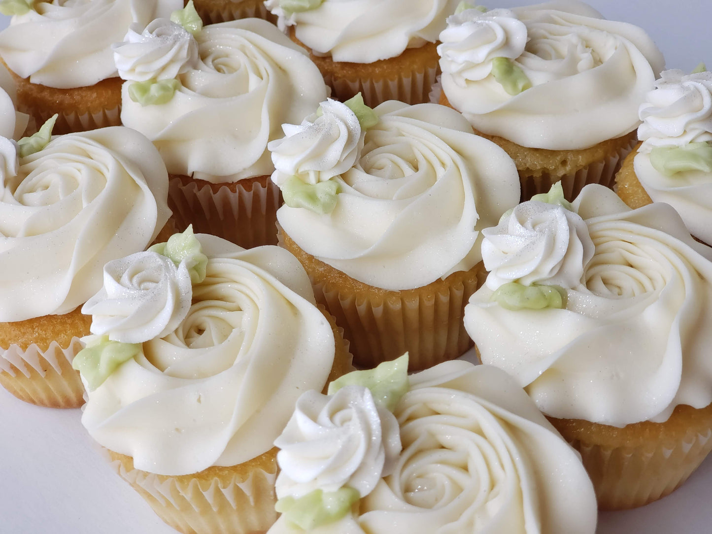 Mini Cupcakes with Roses!