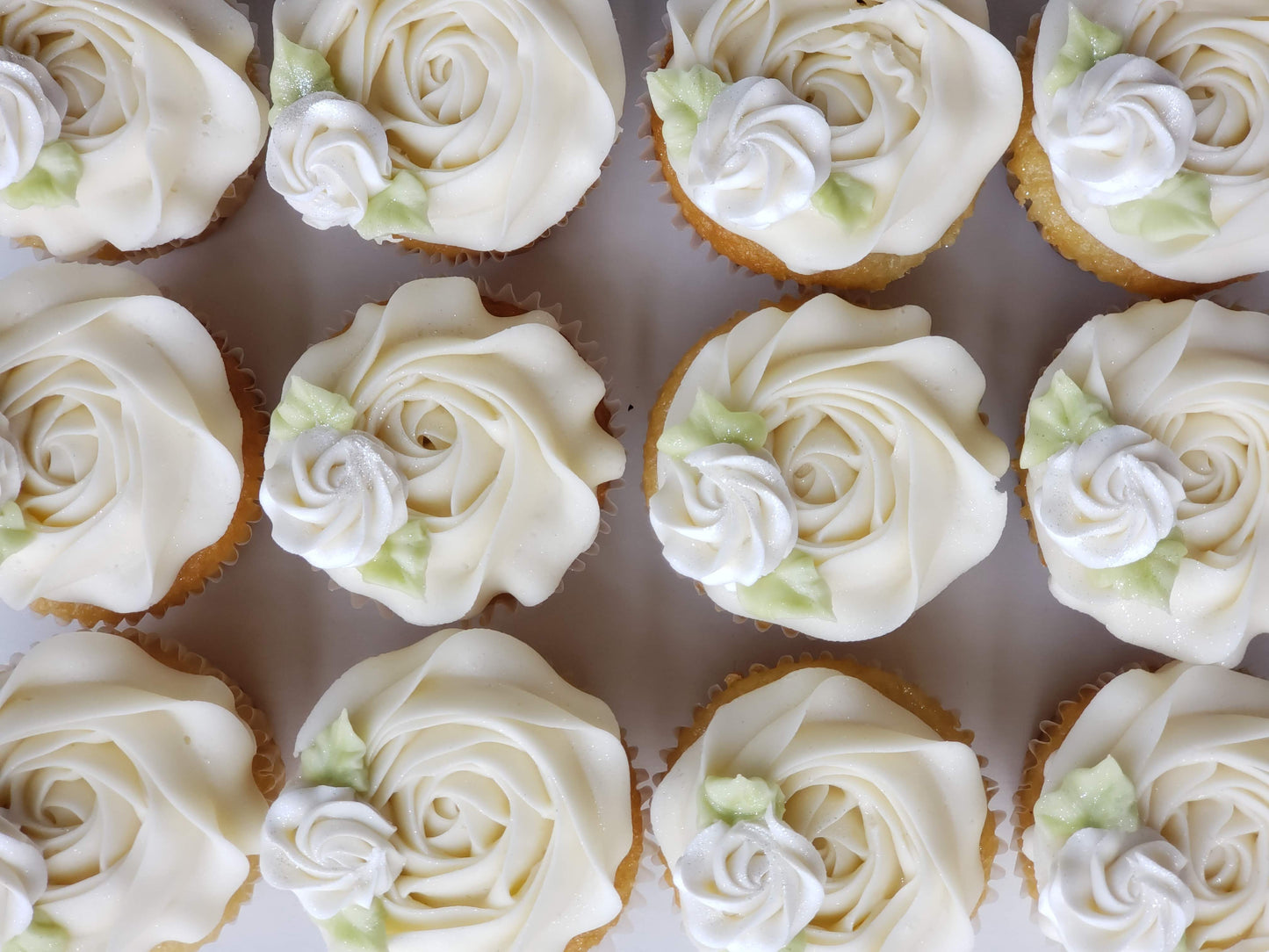 Mini Cupcakes with Roses!