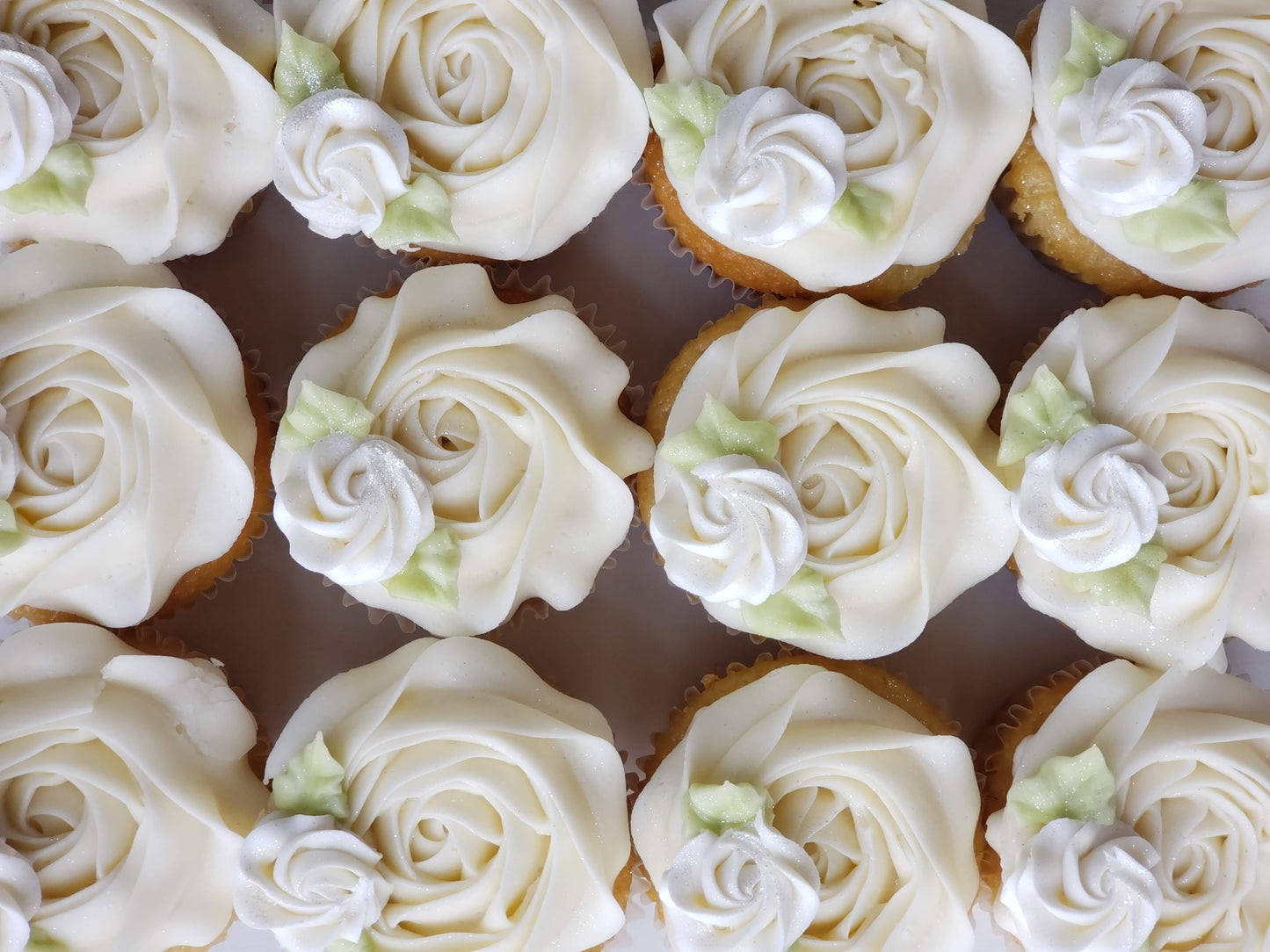 Mini Cupcakes with Roses!