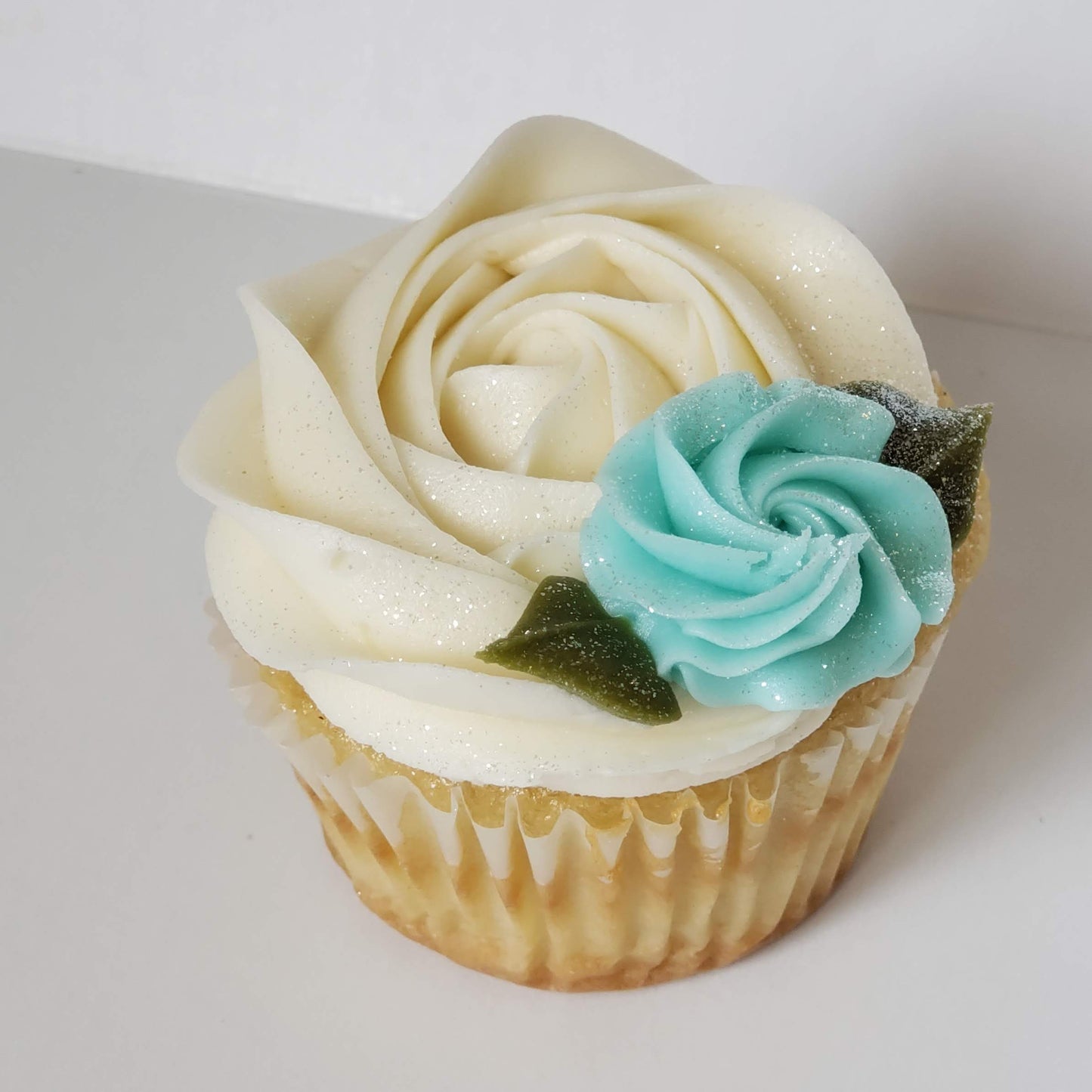 Regular Size Cupcakes with Roses!