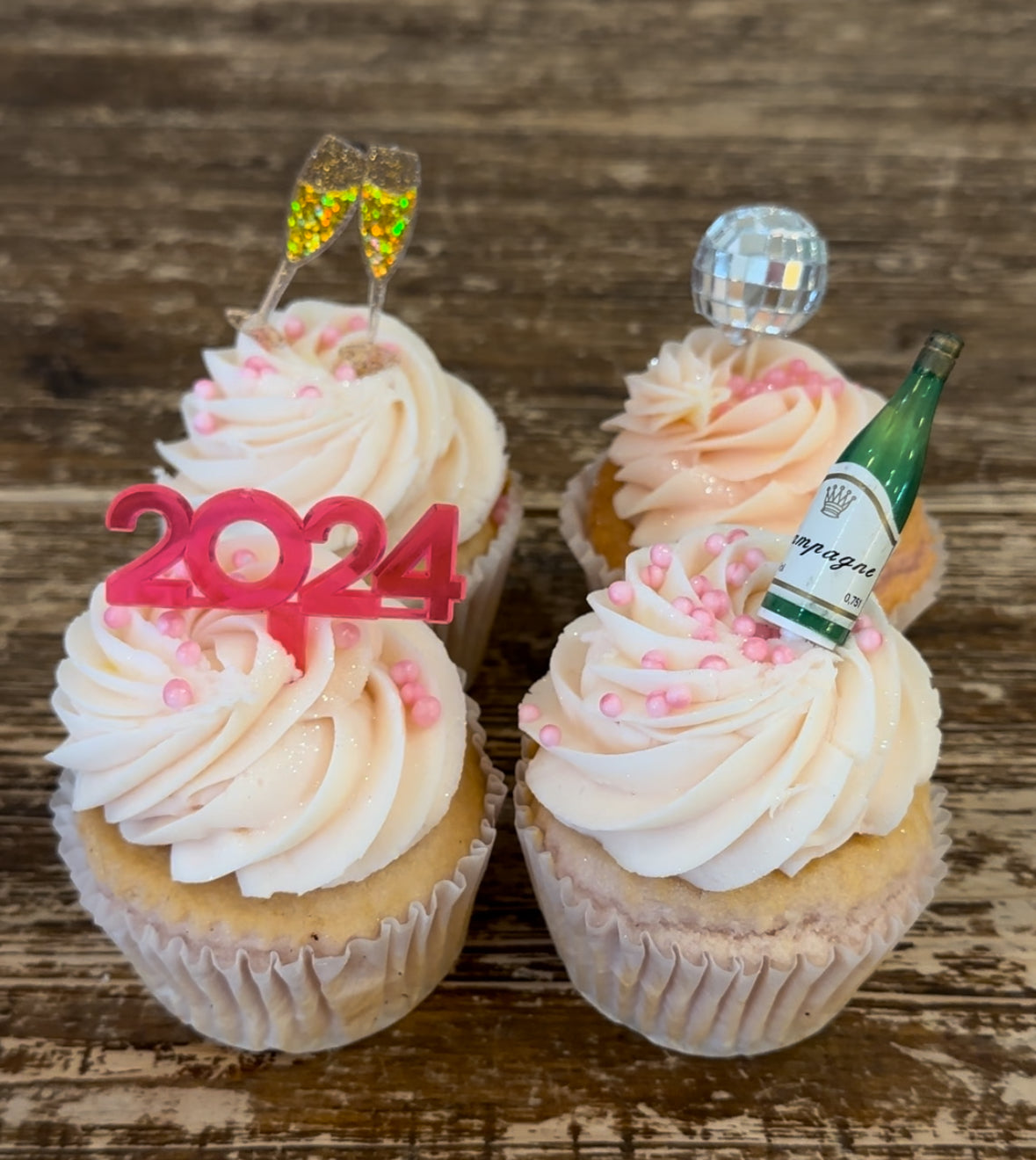 Cheers to the New Year Celebration Cupcakes!
