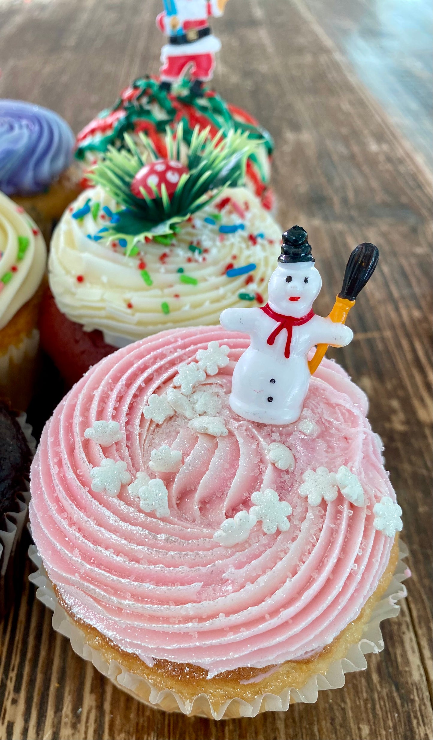 🎄Holiday Party Time Jumbo Cupcake Dozen!