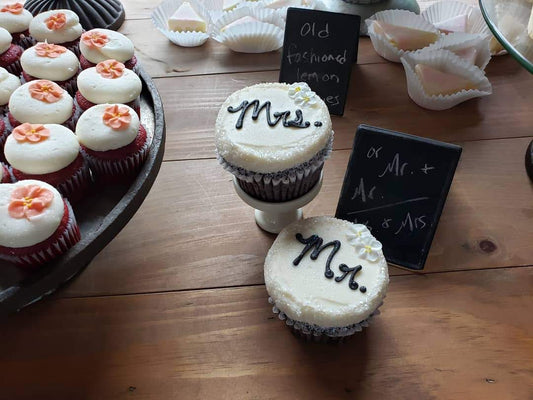 Mr.&Mrs. / Mrs.&Mrs. / Mr.&Mr. Jumbo Cupcake 2-Pack