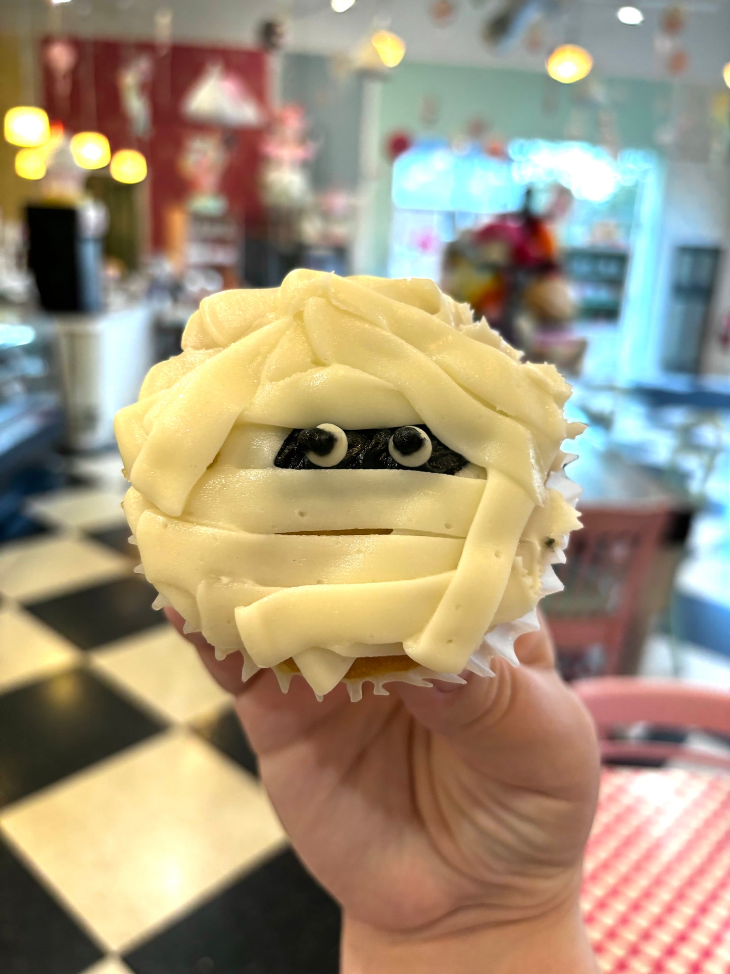 MONSTER MASH Jumbo Cupcake 4 Pack