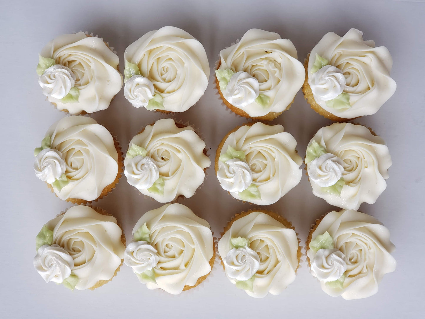 Mini Cupcakes with Roses!