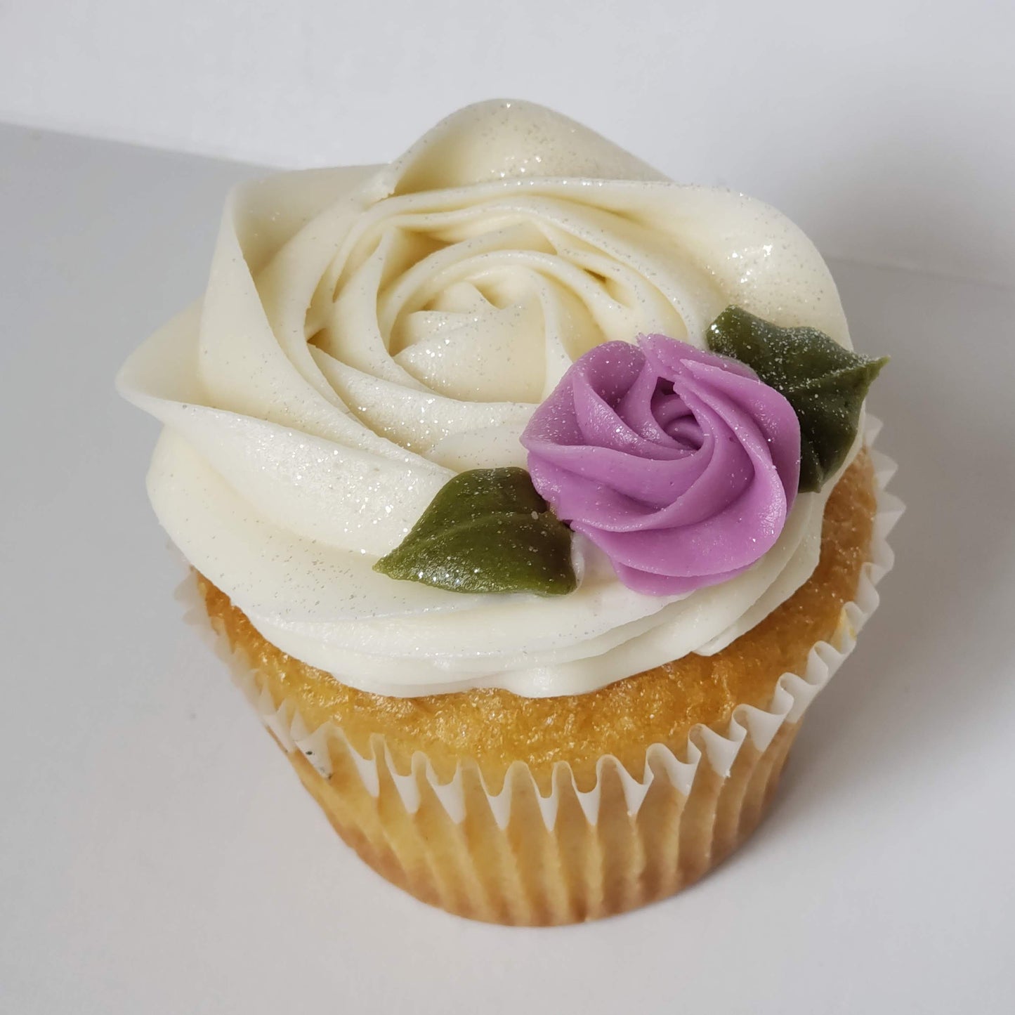 Regular Size Cupcakes with Roses!