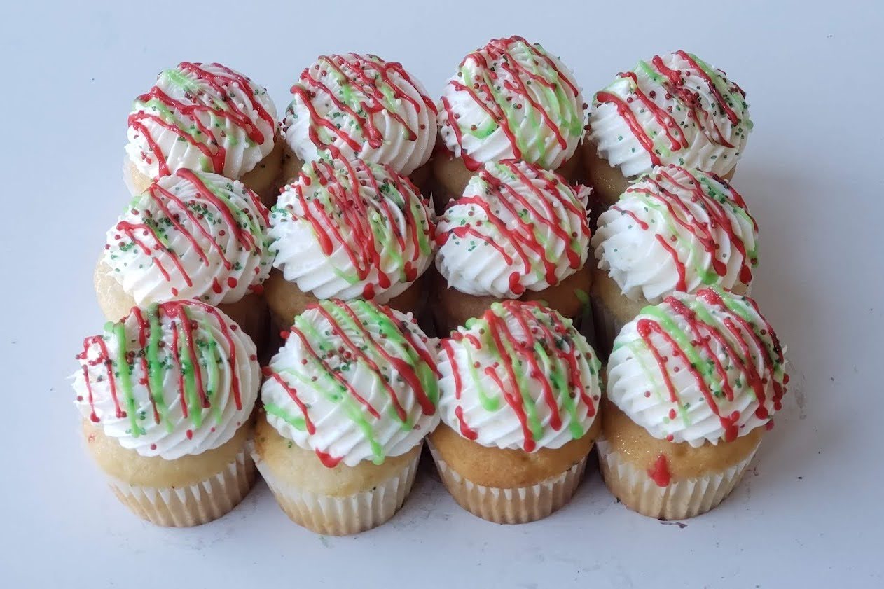 🎄Holiday Time Mini Cupcakes by the Dozen