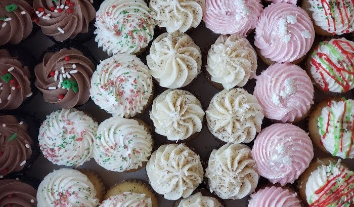 🎄Holiday Time Mini Cupcakes by the Dozen